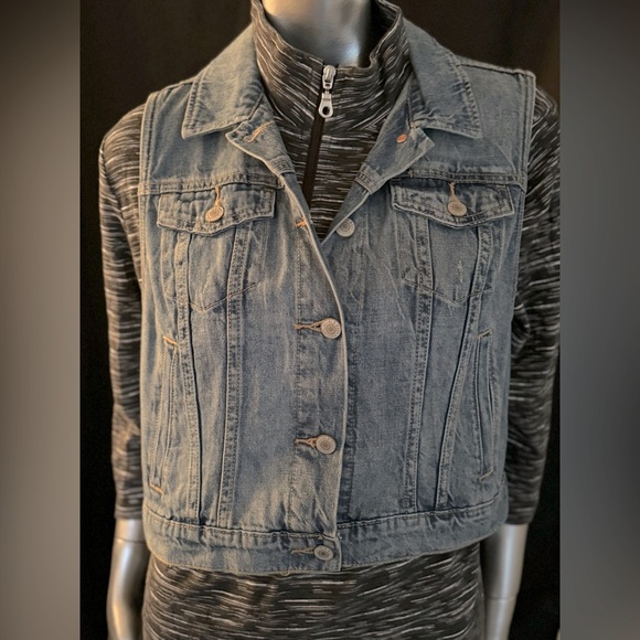 Jackets & Blazers - Old Navy Crop Denim Vest NEW